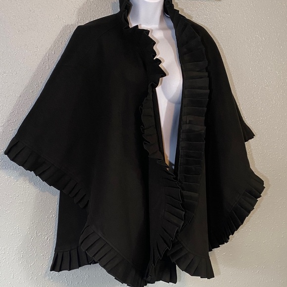 Elegant Black Ruffled Women's Blanket Shawl - Picture 2 of 5